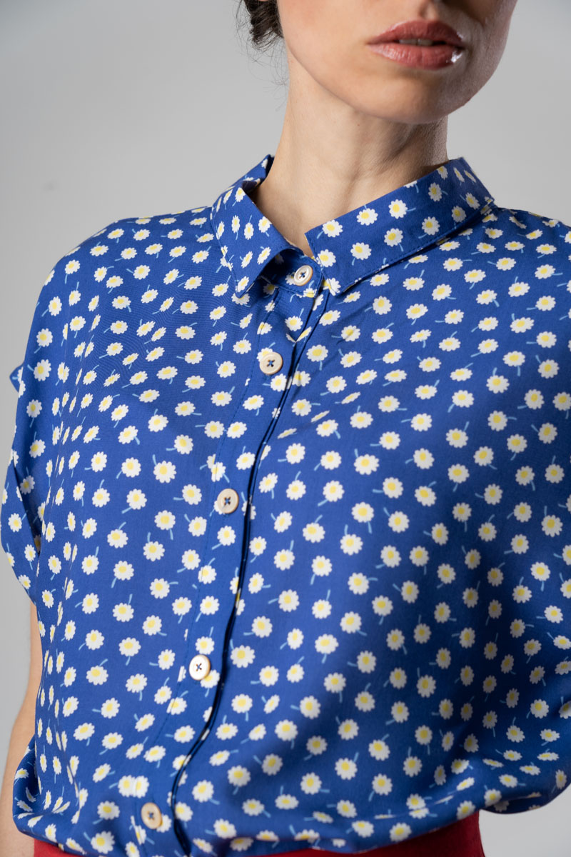Viskose Bluse Kurzarm für Damen Blau - Gänseblumen Muster